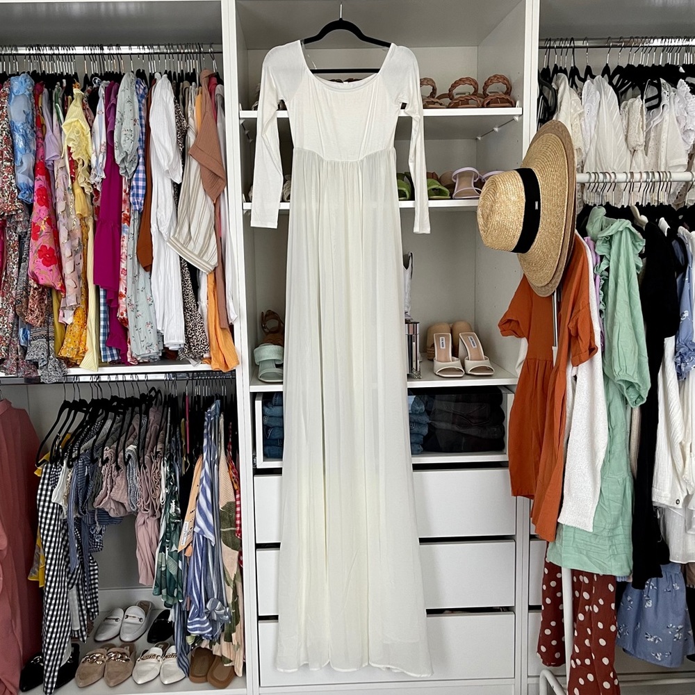 White maternity photoshoot dress
